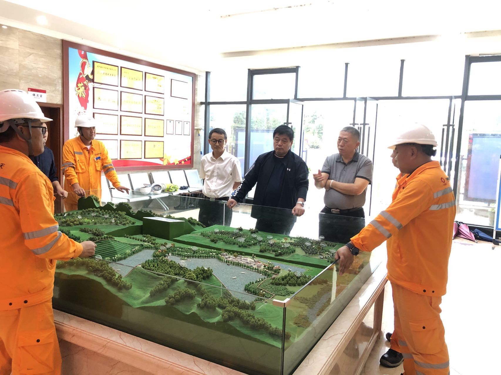 中材礦山外部董事沈軍一行蒞臨重慶中材參天調(diào)研